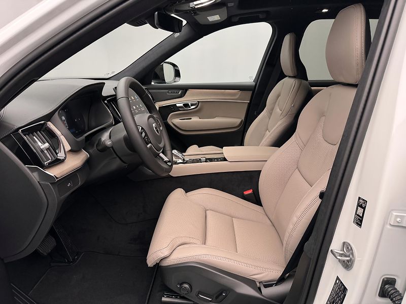 Volvo XC90 (2026) B5 AWD AUT DARK ULTRA 7 míst - fotka 3 z 26