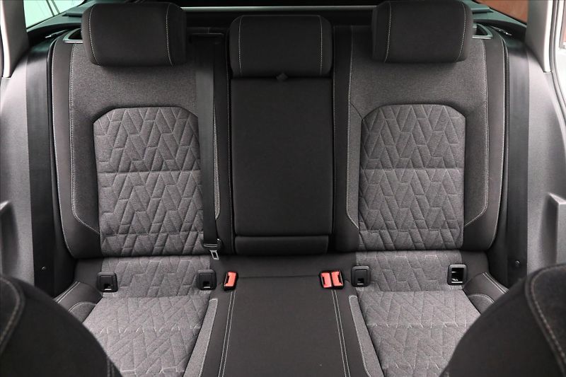 Volkswagen Passat 1,5 TSI 110 kW DSG Business Zá - fotka 28 z 31