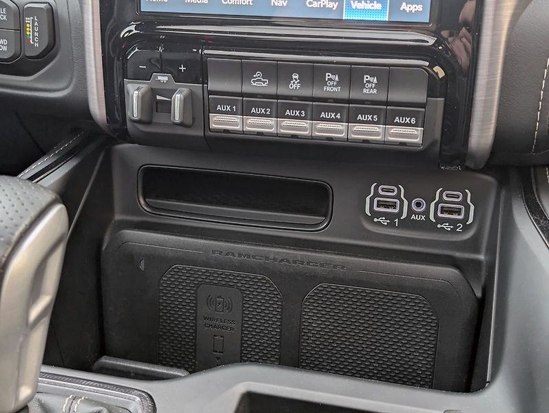 RAM 1500 TRX, Equipment Level 2, Harman - fotka 26 z 32