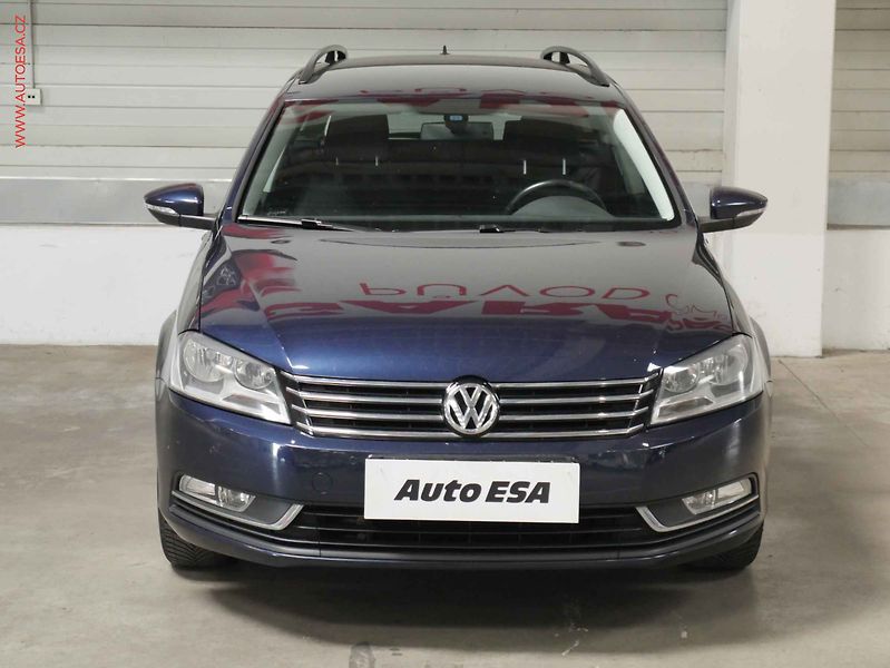 Volkswagen Passat (2011) 1.6 TDi, 1.maj, servis.kniha - fotka 2 z 16