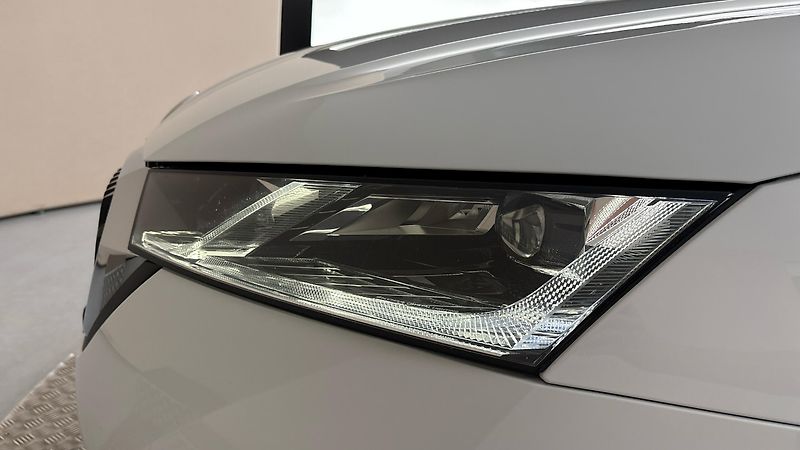 Škoda Octavia 2.0 TDI DSG Style Combi - fotka 18 z 27