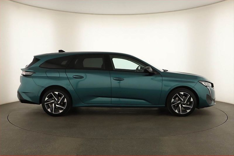 Peugeot 308 (2024) Allure 1.2 PureTech - fotka 6 z 15