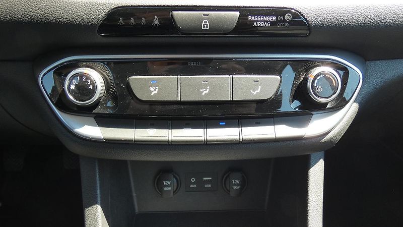 Hyundai i30 Kombi 1,0 T-GDI Trikolor - fotka 16 z 22