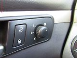 Volkswagen Touran (2008) 1.9 TDi, 1.maj, Xenon - náhled 12