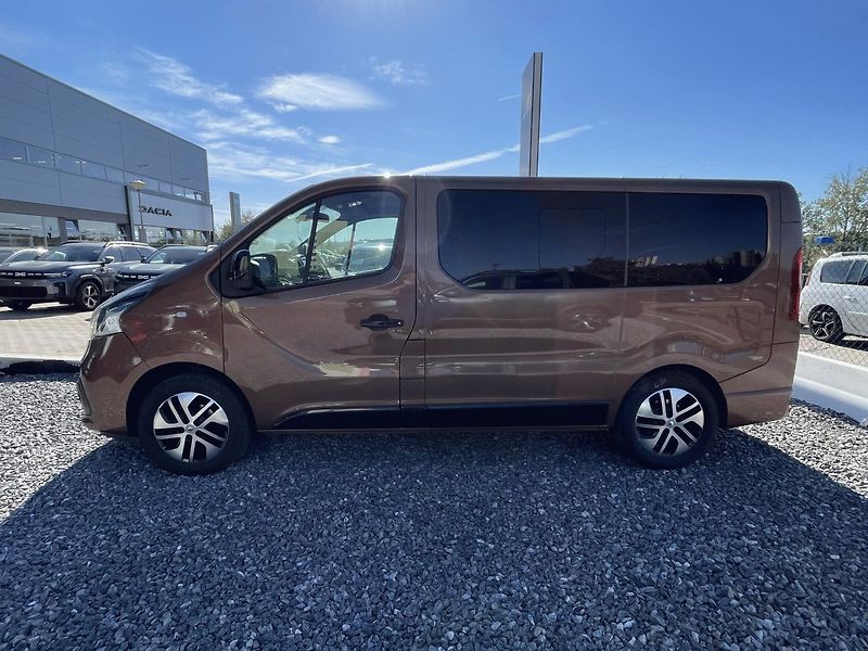 Renault Trafic (2018) 1.6 dCi,SpaceClass,7Míst,107kW - fotka 2 z 47