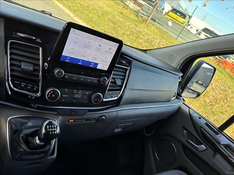 Ford Tourneo Custom 2,0 EcoBlue 136kW Titanium - fotka 32 z 36