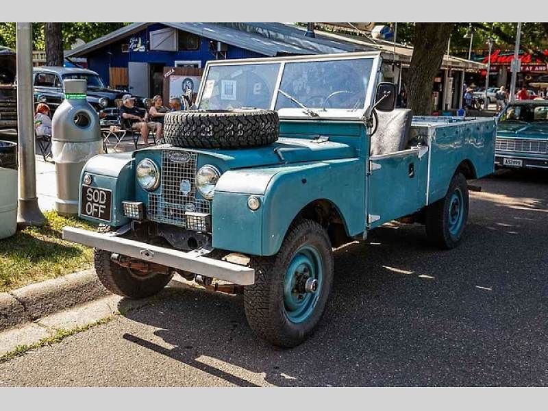 Land Rover Series 1 byl poprvé představen na autosalonu v Amsterdamu 30. dubna roku 1948.