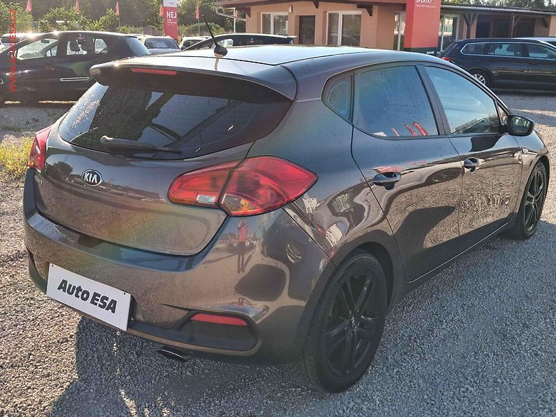 Kia Ceed (2013) 1.6GDi, 2.maj,ČR, AC, temp - fotka 4 z 19
