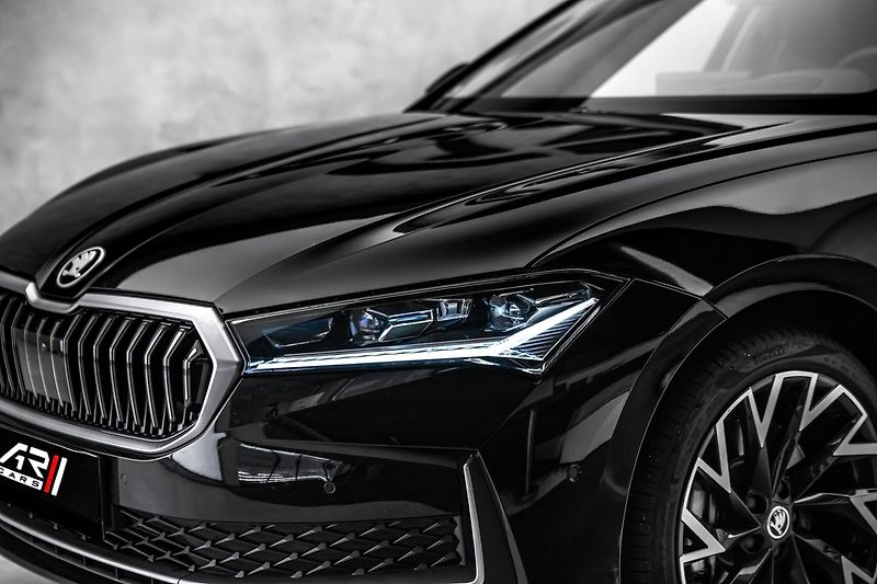 Škoda Superb 2,0TDI 142kW L&K 4x4 DSG masáž - fotka 9 z 23