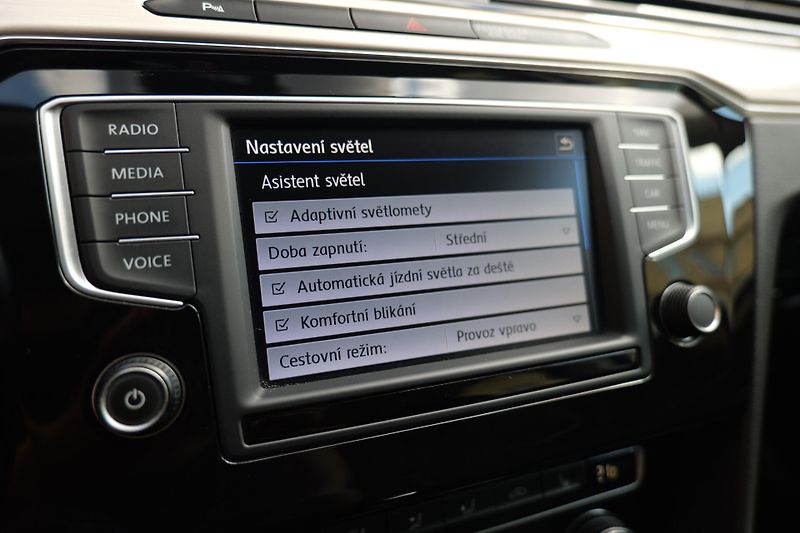 Volkswagen Passat 1.8 TSI 132kW DSG Matrix Kessy - fotka 27 z 35