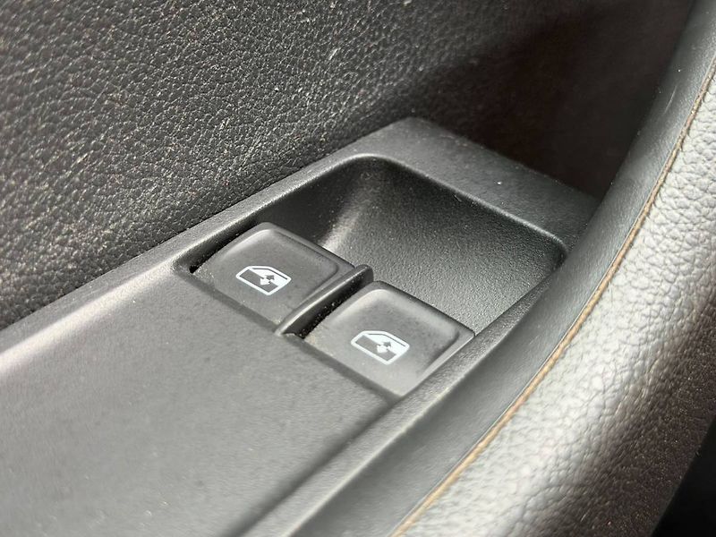 Škoda Fabia Active 1,0 MPI 55 kW 5° MP - fotka 13 z 26