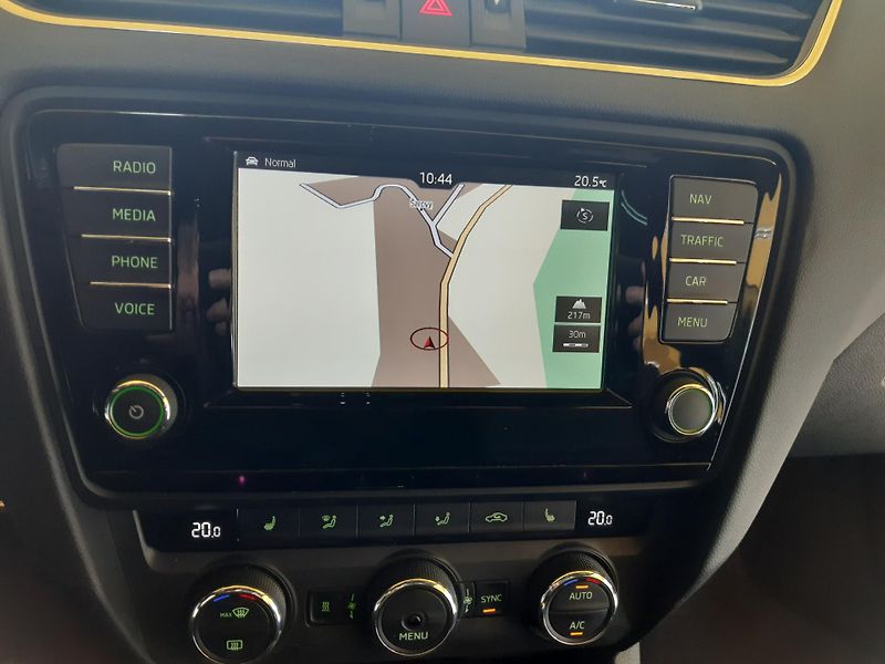 Škoda Octavia 2.0 TDI Combi RS NAVI WEBASTO  - fotka 12 z 28