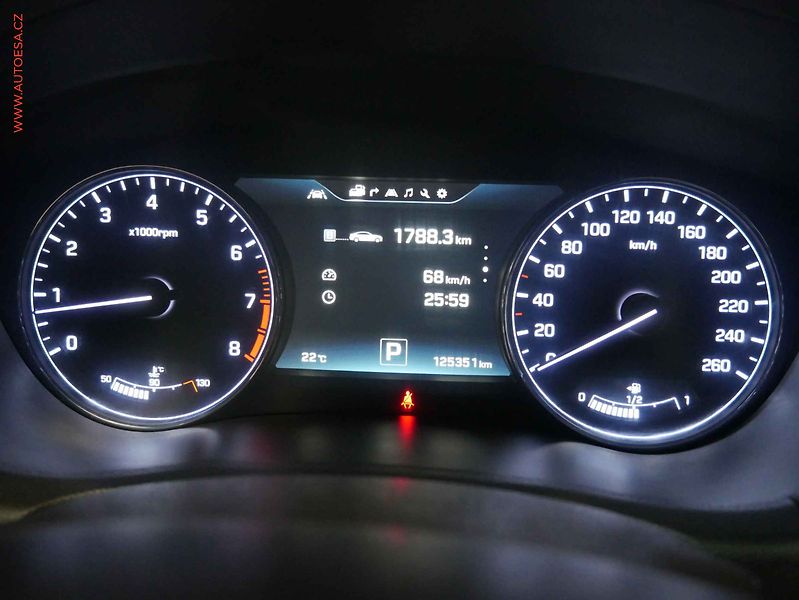 Hyundai Genesis (2017) 3.8 GDI V6 4x4, ČR, Bixen - fotka 14 z 32