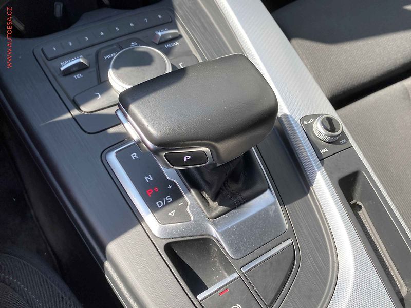 Audi A4 (2018) 2.0 TDi quattro, AT, bixen - fotka 17 z 23