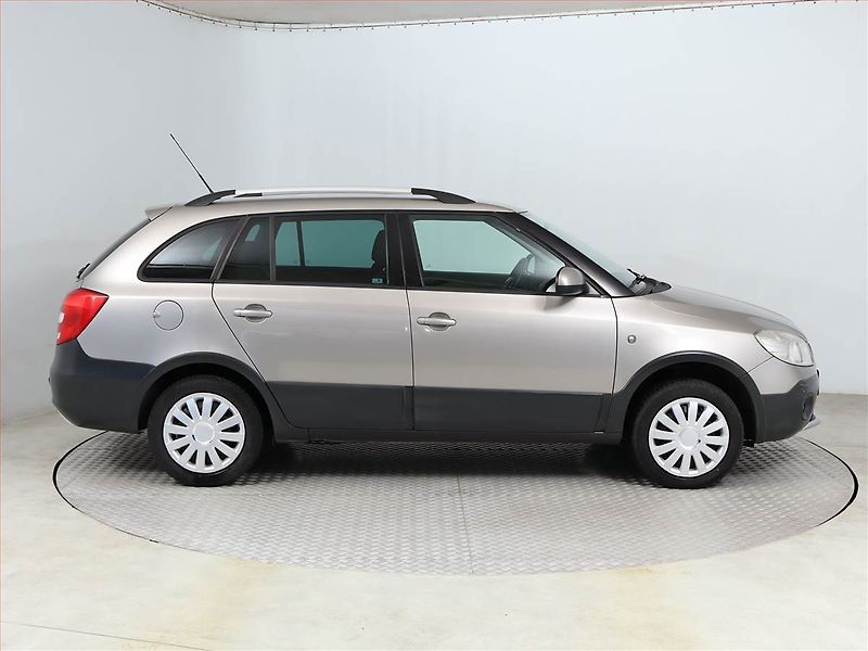 Škoda Fabia (2010) Scout 1.2 TSI, Tempomat - fotka 6 z 14