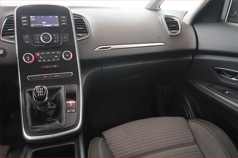 Renault Grand Scénic (2019) Zen 1.3 TCe, Serv.kniha - fotka 8 z 17