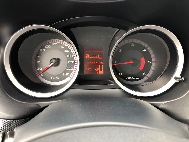 Mitsubishi Lancer (2008) 2.0 DI-D - fotka 18 z 30