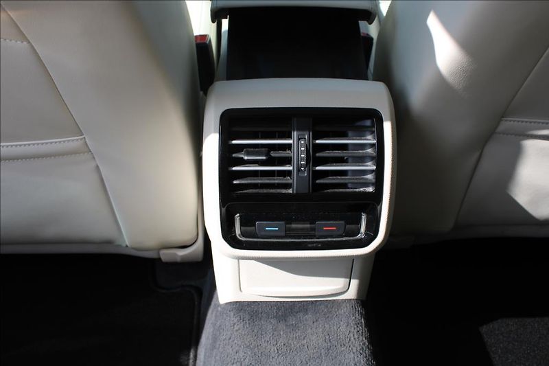 Volkswagen Passat 2,0 TDi  HIGHLINE, 4 x 4, DSG - fotka 12 z 38