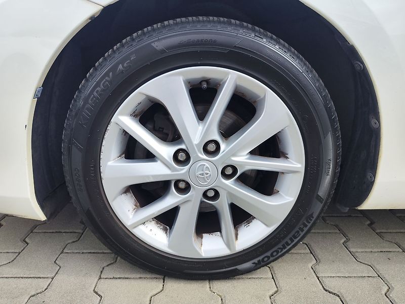 Toyota Auris 1.33 Dual VVT-i/73kW Active - fotka 28 z 28