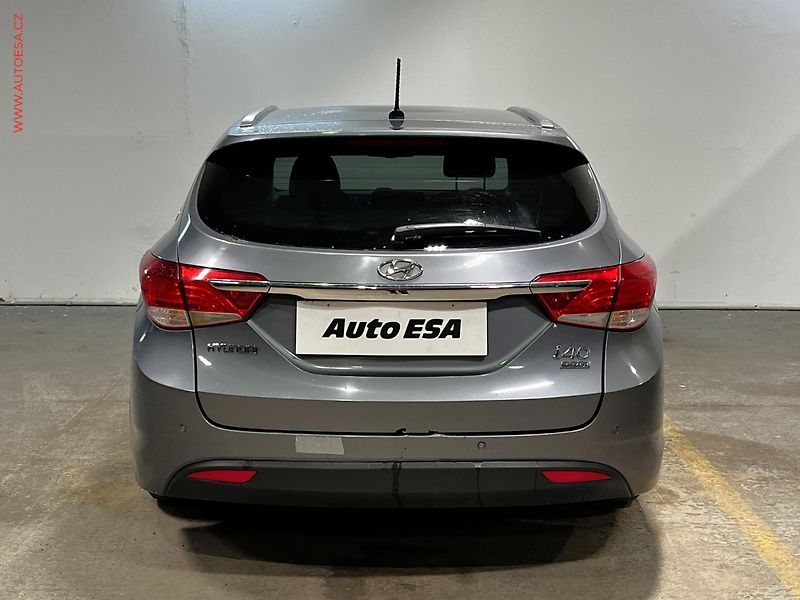 Hyundai i40 (2012) 1.7 CRDi, LED, autoAC - fotka 5 z 19