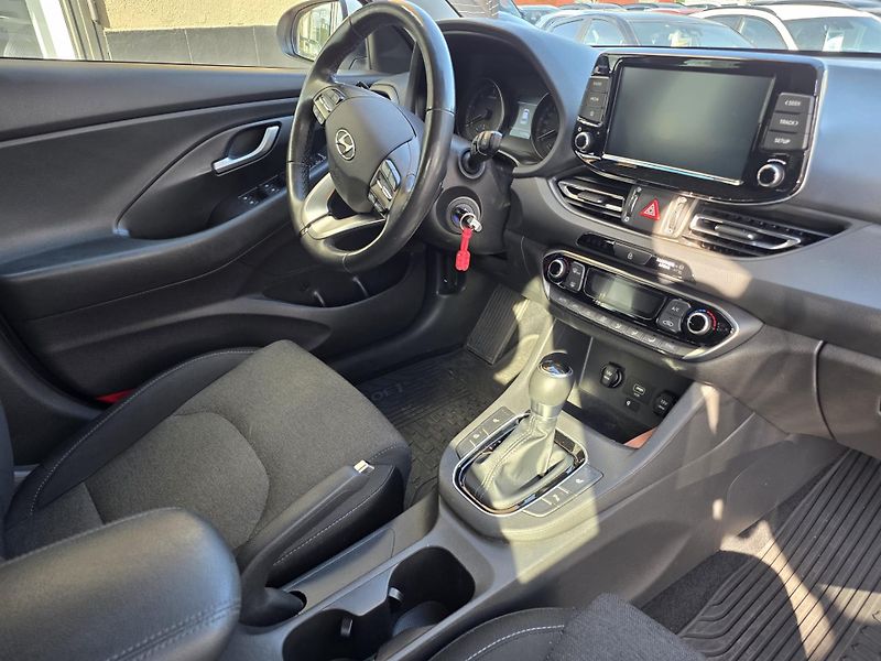 Hyundai i30 1.6-AUTOMAT-KAMERA-PRAV.SERVIS - fotka 4 z 17