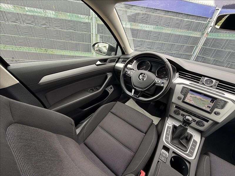 Volkswagen Passat 2.0 TDI Comfortline - fotka 8 z 20