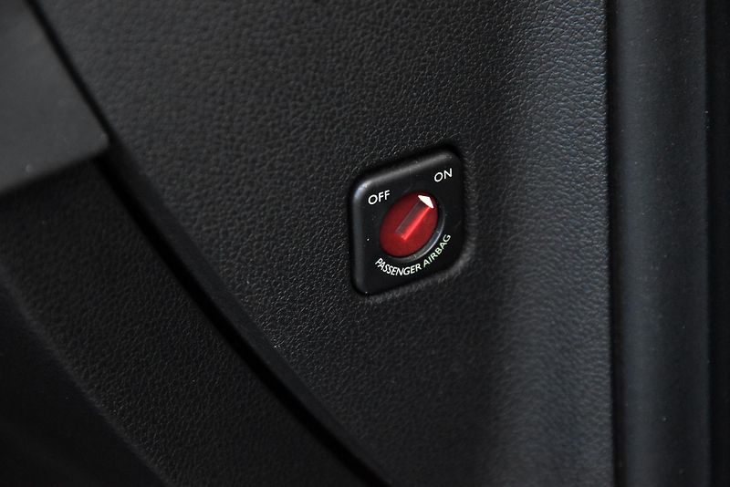 Peugeot RCZ 1.6 T GT-LINE RED CARBON, NAVI - fotka 36 z 47