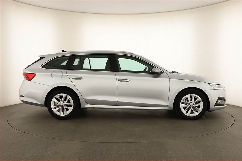 Škoda Octavia (2021) Style 1.5 TSI, ČR,1.maj - fotka 6 z 13