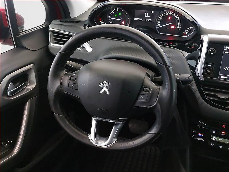 Peugeot 2008 (2018) 1.2 PureTech, Automat - fotka 12 z 14