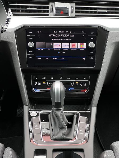 Volkswagen Passat 2.0TDI DSG 110kW Business DPH - fotka 13 z 27