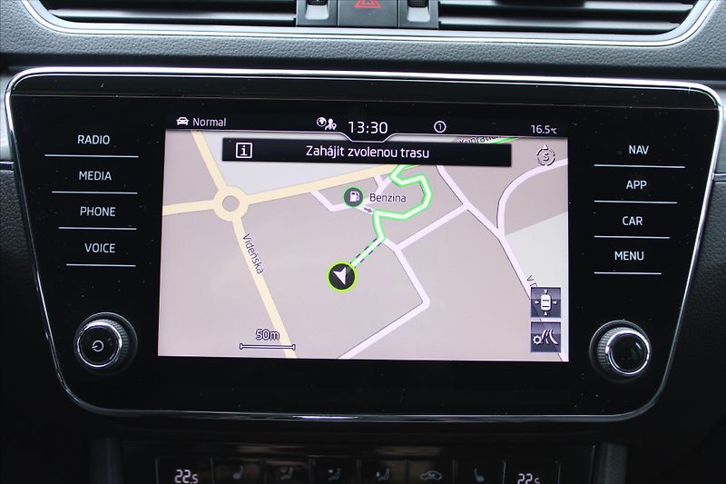 Škoda Superb 2.0 TDI SCOUT DSG ČR - fotka 21 z 31