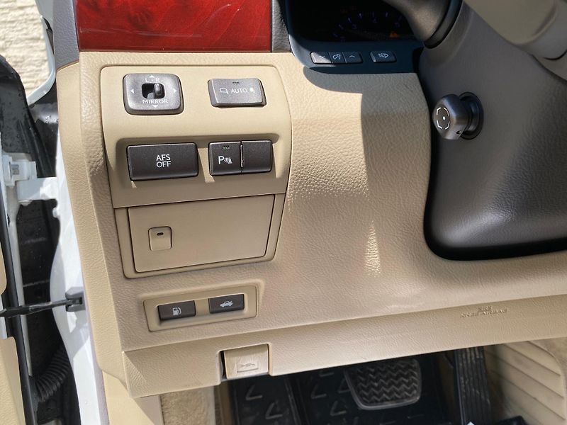 Lexus LS 400 (2009) - fotka 16 z 23