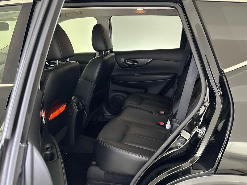 Nissan X-Trail Tekna - fotka 8 z 31