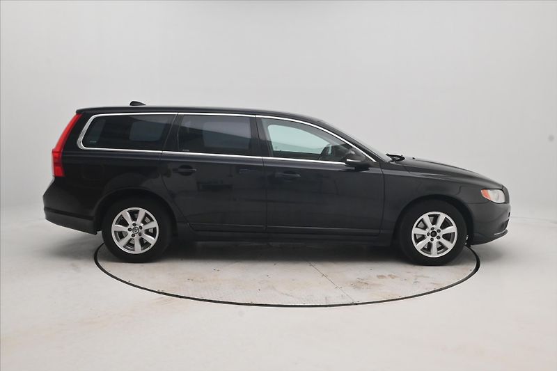 Volvo V70 2,0 120kW D4 Manuál Tažné - fotka 4 z 29