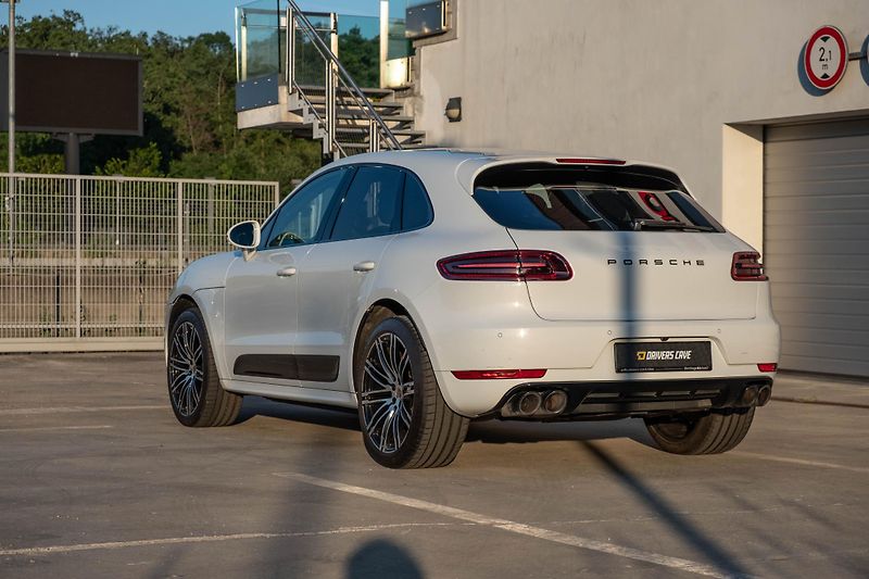 Porsche Macan (2018)  3.6 Turbo Performance & Black - fotka 6 z 25