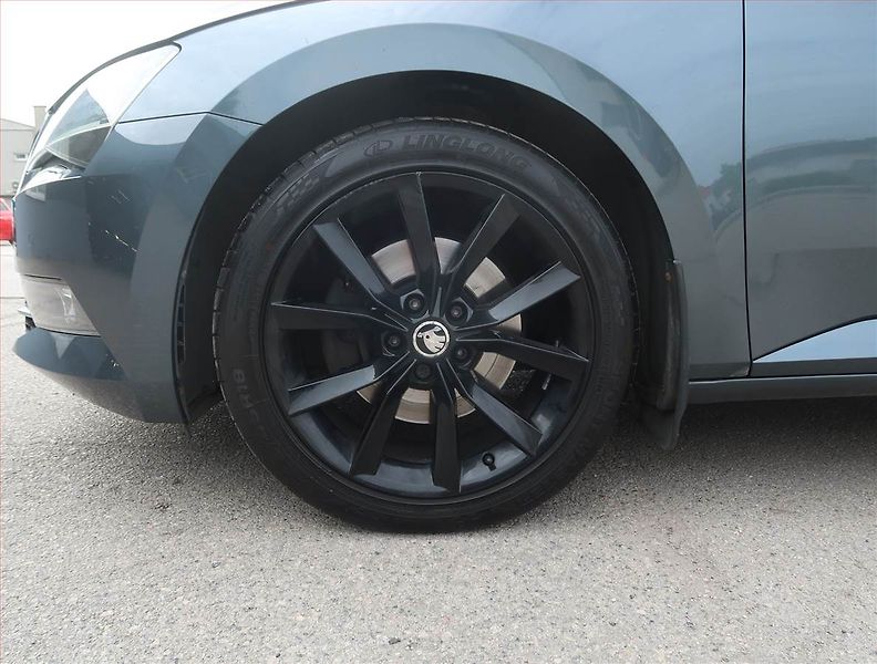 Škoda Superb (2018) 2.0 TDI, Automat, Serv.kniha - fotka 15 z 22