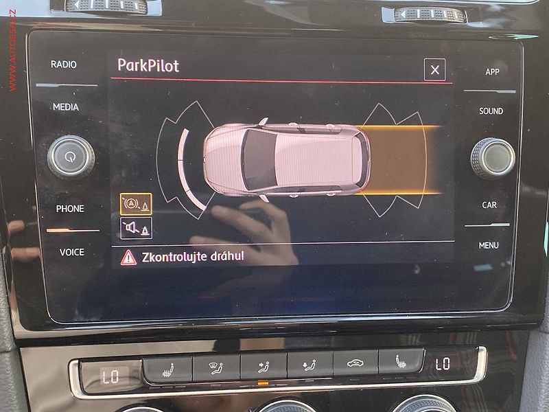 Volkswagen Golf (2018) 2.0 TSi, GTi, DSG, LED - fotka 18 z 20