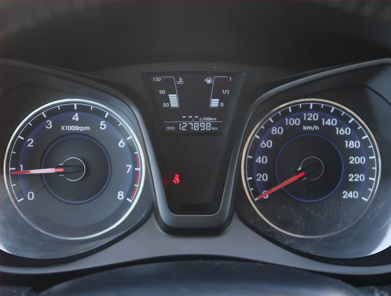 Hyundai ix20 (2013) 1.4 CVVT, Serv.kniha - fotka 11 z 16