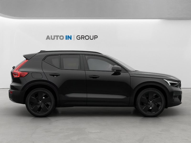 Volvo XC40 (2026) Black Edition B3 Plus,360°KAM. - fotka 7 z 10