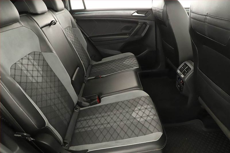 Volkswagen Tiguan Allspace (2022) R-Line 2.0 TSI - fotka 7 z 17
