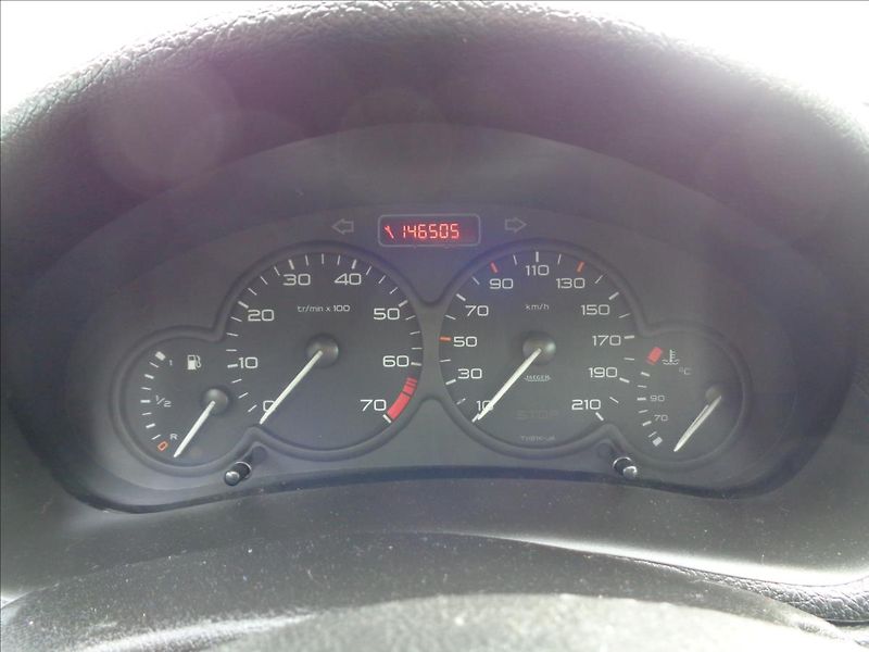 Peugeot 206 1,1 - fotka 9 z 12