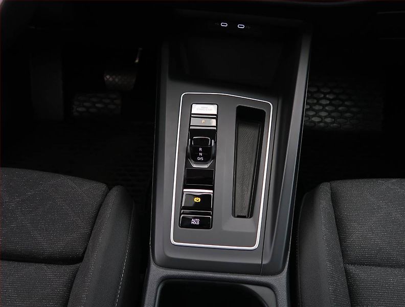 Volkswagen Golf (2024) Life 1.5 eTSI, digi klima - fotka 13 z 23