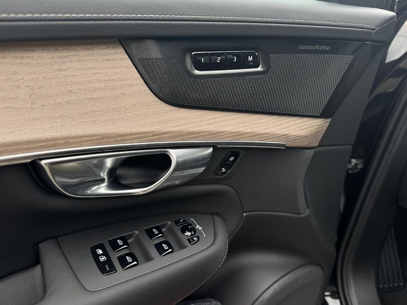 Volvo XC90 B5 AWD PLUS 360/ 7.m* / +kola  - fotka 12 z 49