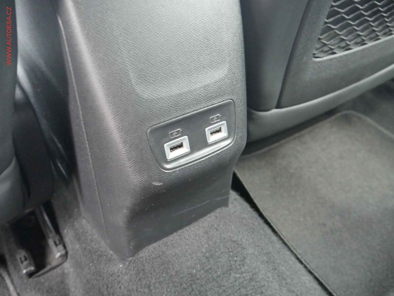Peugeot 2008 (2021) 1.2 PT, ČR, GT Line - fotka 24 z 26
