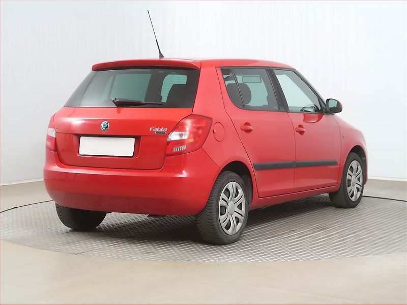 Škoda Fabia (2010) 1.2, rezervace - fotka 5 z 12