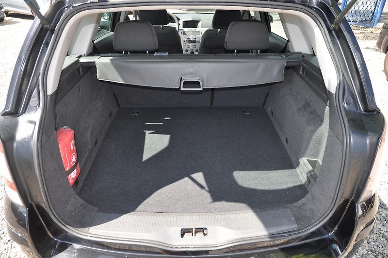 Opel Astra 1.4i 66kW KOMBI - fotka 8 z 14