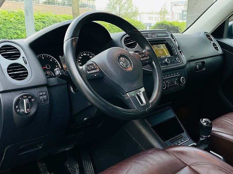 Volkswagen Tiguan 2.0TDI MANUÁL SENZORY 1MAJITEL - fotka 32 z 49