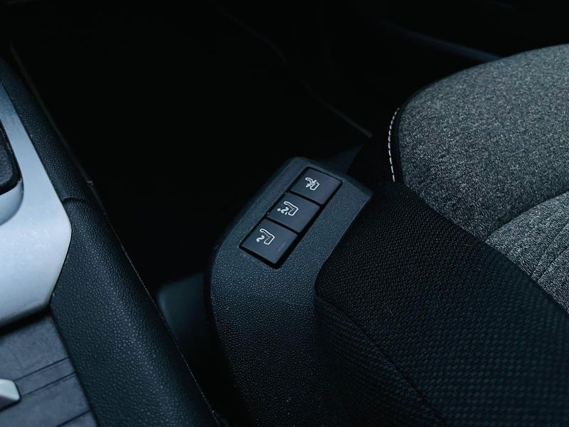 Citroën Grand C4 Picasso 2.0HDi MANUÁL 7MÍST SENZORY - fotka 41 z 46