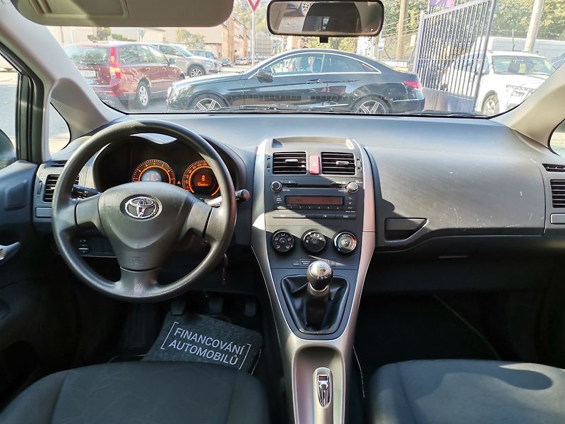 Toyota Auris (2009) 1.4VVTi 74kw ČR 5dv. Klima PDC - fotka 11 z 26