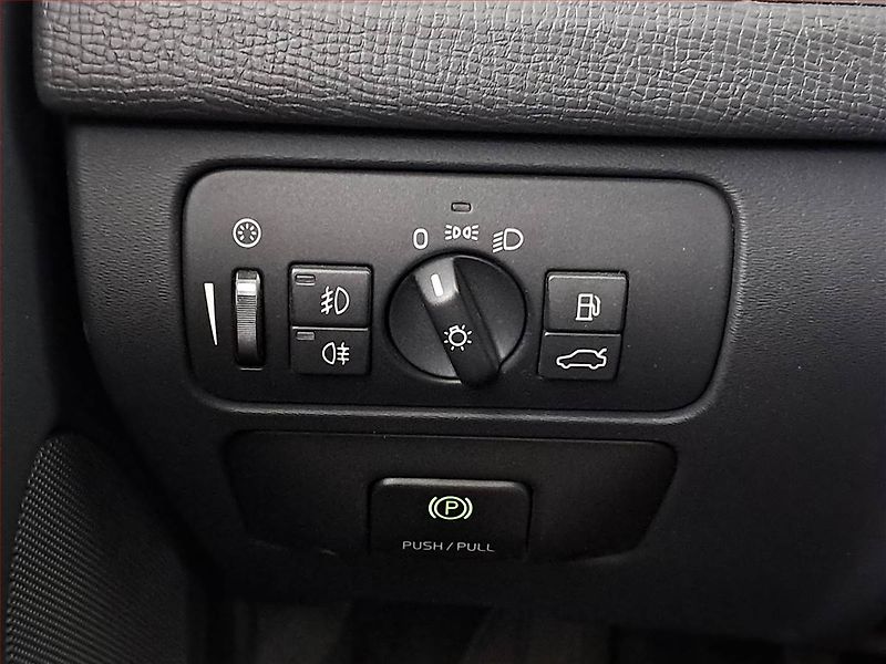 Volvo XC60 (2009) D5, 4X4, Serv.kniha, Navi - fotka 16 z 18